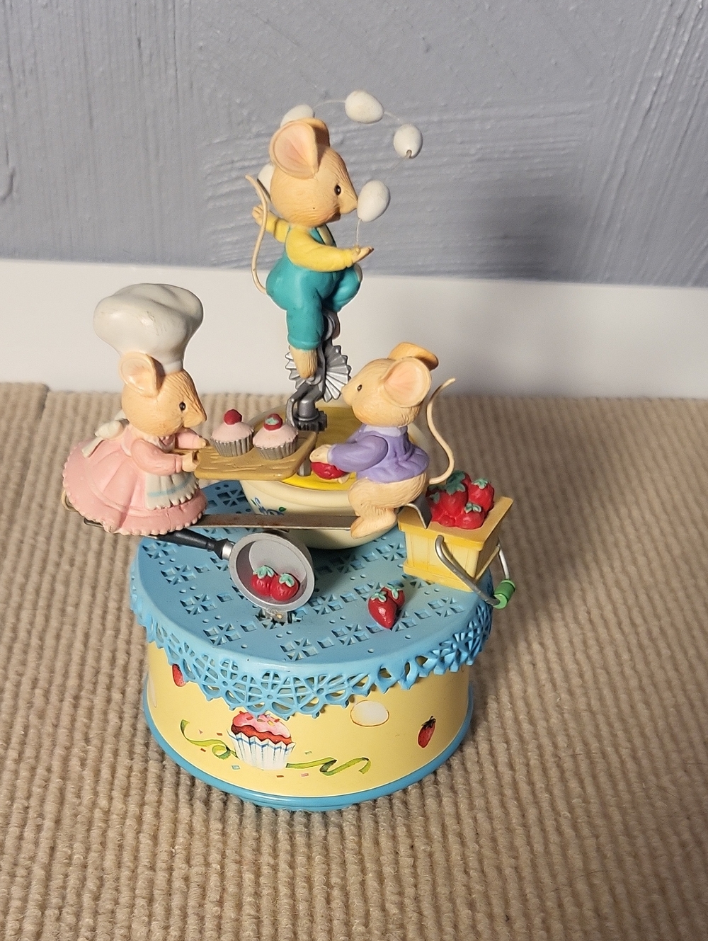 Enesco "Whistle While You Work" Figurine Wind-Up Music Box